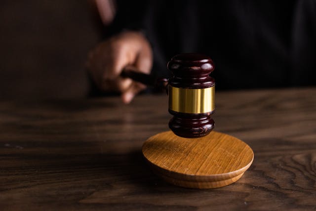 judge banging a gavel